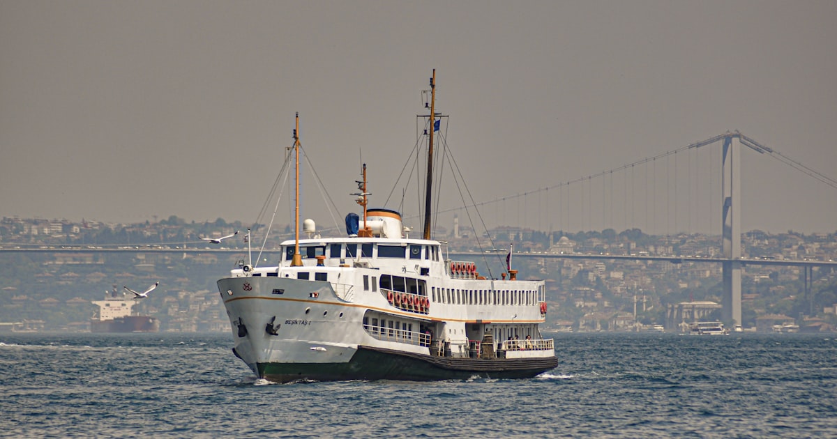 رحلات المغامرة اليومية من إسطنبول: التجديف بالكاياك والمشي وركوب الأمواج والزيبلاين