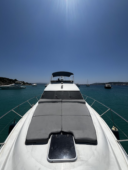 Çeşme ve Alaçatı Yat - Tekne Kiralama Lares Yachting