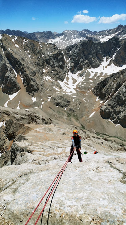 İzmir Bostanlı Dağcılık ve Doğa Sporları Spor Kulübü
