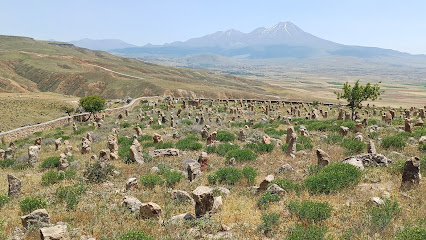 Kayalıklar ve harabeler