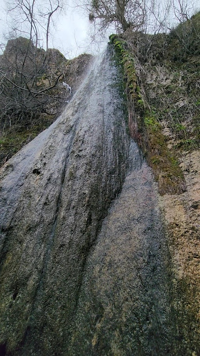 Köçekkömü şelalesi