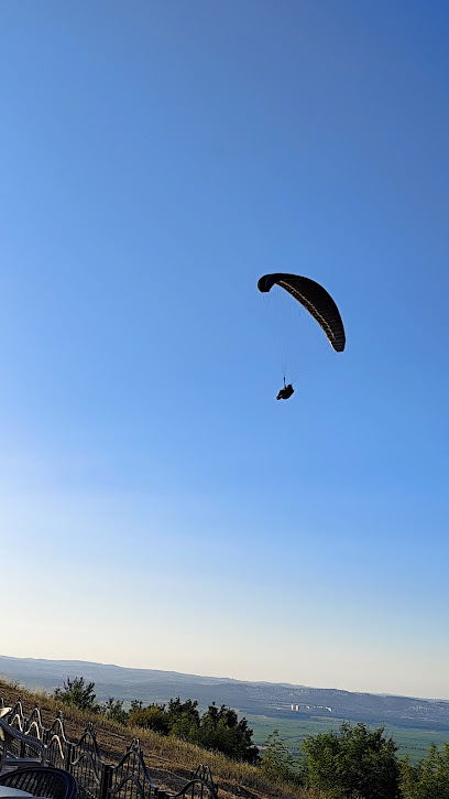 Mavi Kanat Yamaç Paraşütü