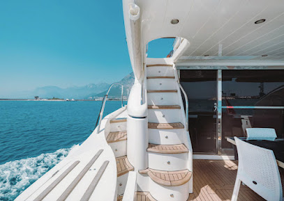 Prestige Lux Tour (Private Yacht Charter)