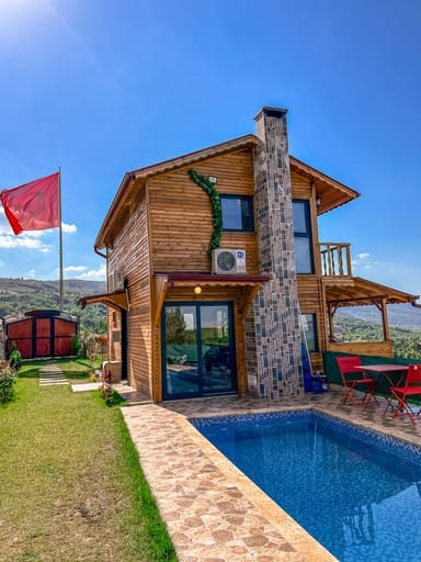 Sapanca Bayraklı Dağ Evi