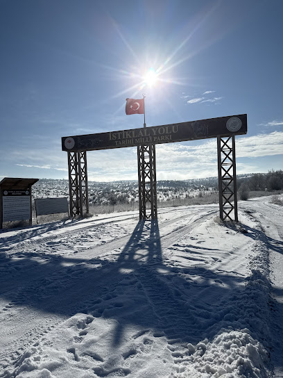 tarihi istiklal yolu girişi