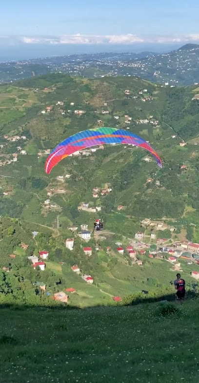 Trabzon Sera Gölü Yamaç Paraşütü