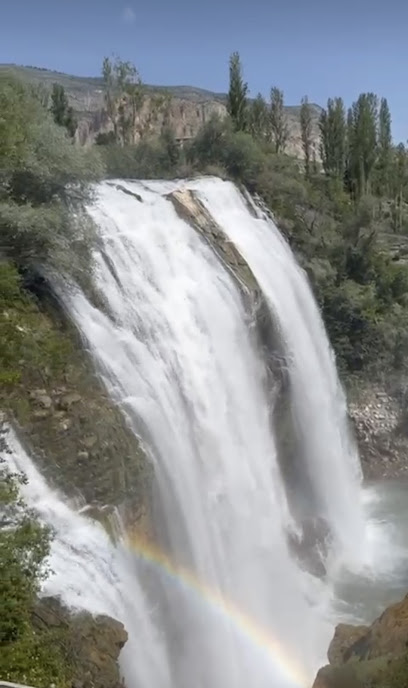 Uzundere Serafin Şelalesi